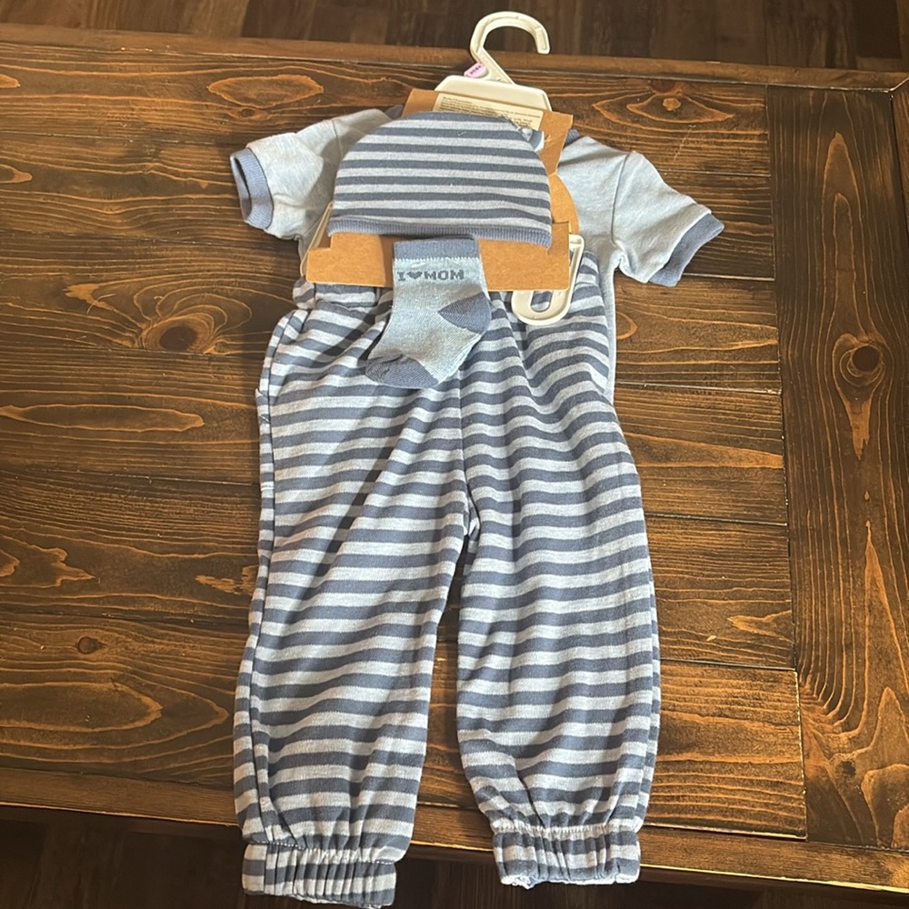 4 piece set “mama’s boy” - Picture 2 of 2